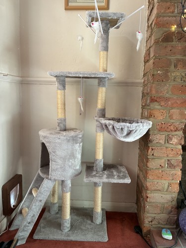 Large cat tree - cat, centre